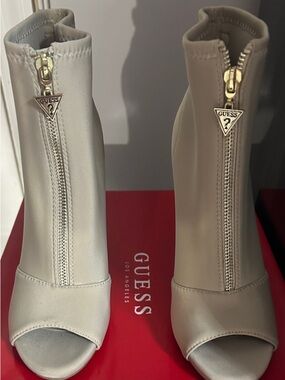 GUESS Women's Beige Open-Toe Front-Zip Ankle Booties